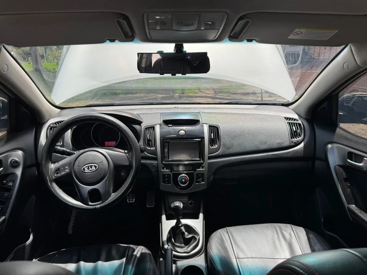 Kia Cerato Forte 2010 — foto 10