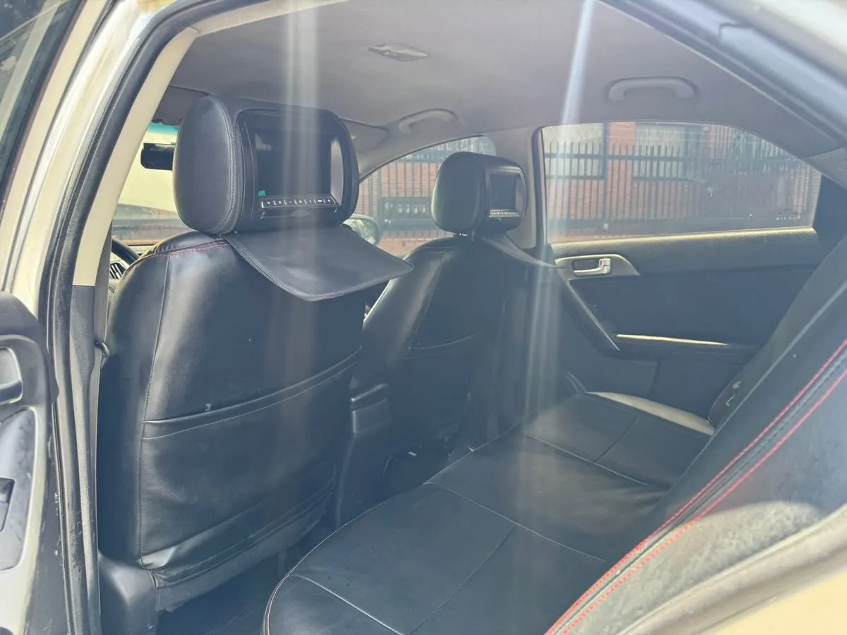 Kia Cerato Forte 2010 — foto 11