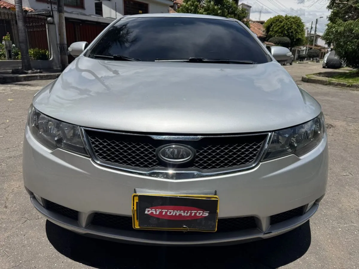 Kia Cerato Forte 2010 — foto 2