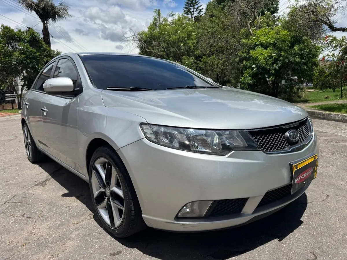 Kia Cerato Forte 2010 — foto 3