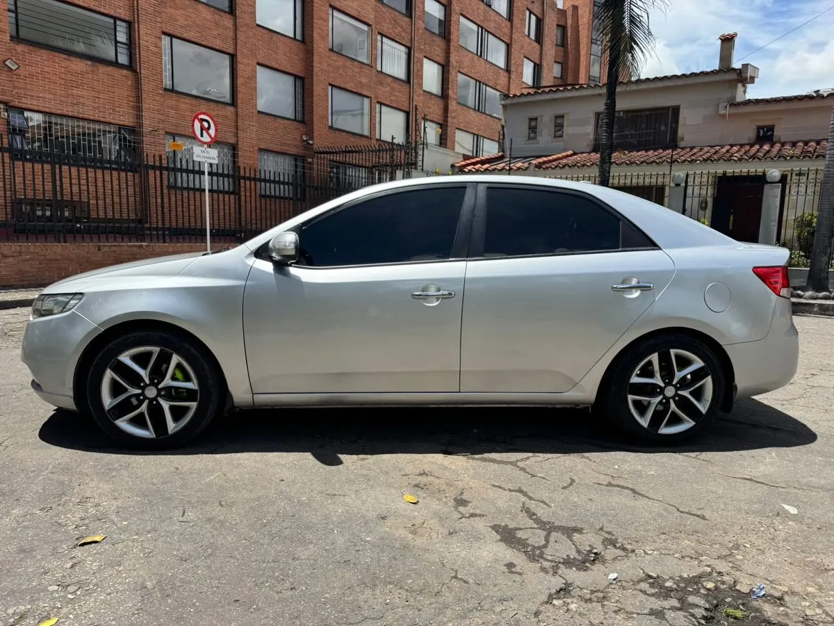 Kia Cerato Forte 2010 — foto 5