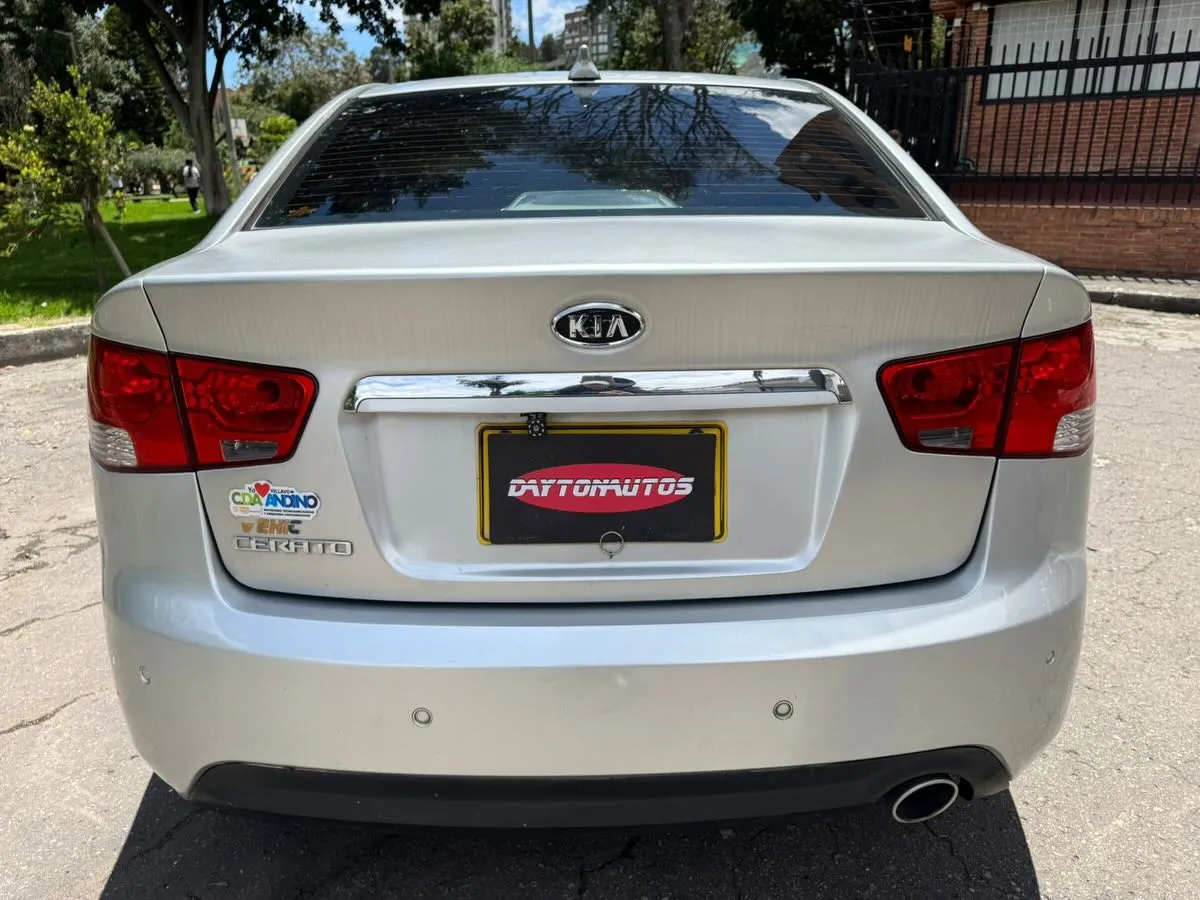 Kia Cerato Forte 2010 — foto 9